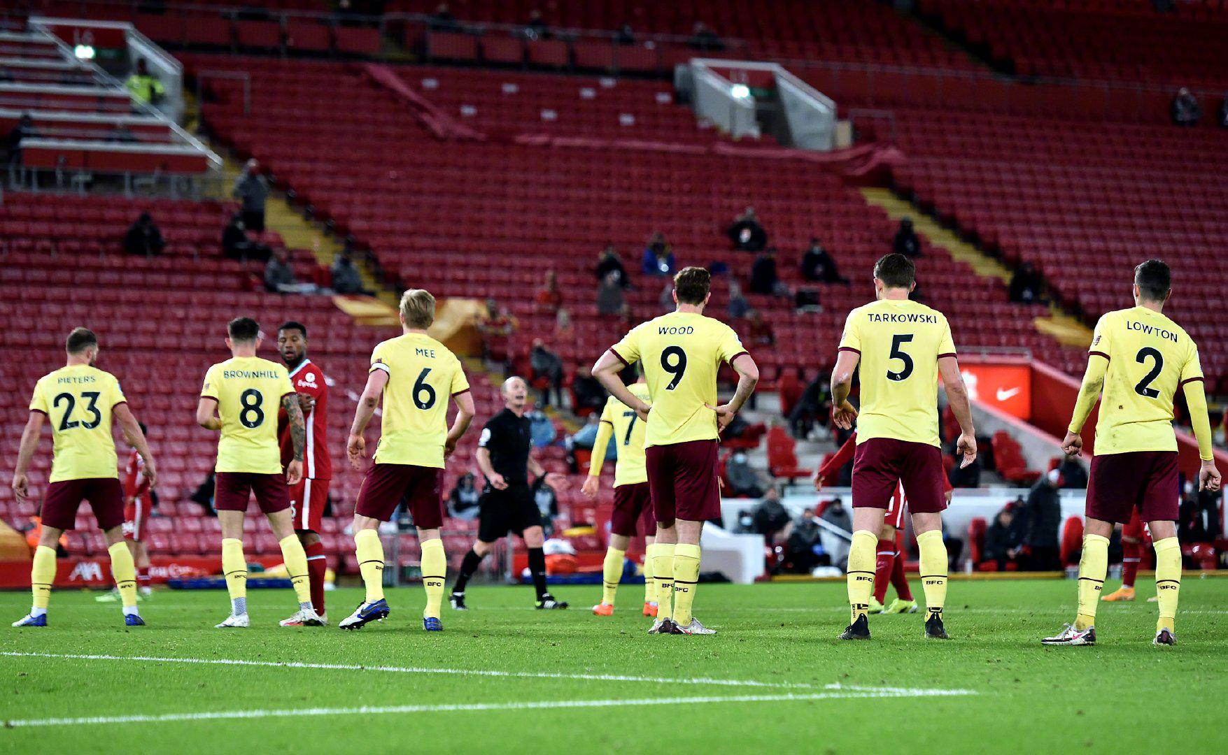 官方：曼联旧将万-比萨卡当选西汉姆联赛季最佳球员.